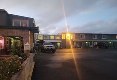 Others 6 Newport Bay Motel