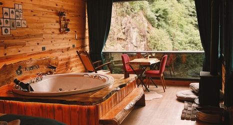 Others 2 Kiana Bungalov