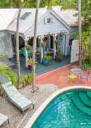 Imej utama Boat House by Avantstay Character Cottage Central Location w/ Shared Pool Month Long Stays