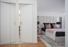 Others 2 Liiiving- Luxury River View Apartment II