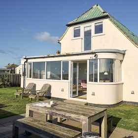 Primary image 1 항구 라이트, 던위치 히스 앤드 비치 호텔