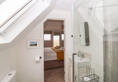 Others 6 Harbour Lights