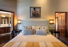 Others 5 HOLT - Classic Chalet with Pool Overlooking Parroquia