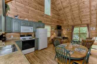 Lain-lain 4 Whisper Creek 2 Bedroom Cabin by Redawning