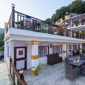 Primary image 1 Foxoso The Mall Road, Khách sạn Hotel Traveller inn and restaurants