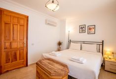 Others 5 Invigorating Villa With Shared Pool in Kas