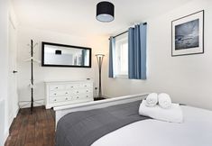 Others 6 JOIVY Contemporary Royal Mile Apartment W/Balcony