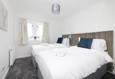 Others 4 JOIVY Bright 3-Bed Flat Overlooking The Clyde