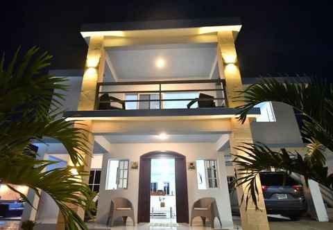 Lainnya Gorgeous Spacious Property in Prime Beach Location