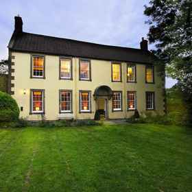 Primary image1Beautiful 5bedroom house sleeps13 hottub,萨默塞特飯店