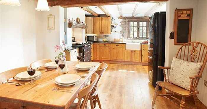 Others Host Stay Tregaer Mill Barn