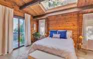 อื่นๆ 2 Port Hadlock Luxury Cabin Retreat Awaits You! 5 Bedroom Cabin by Redawning