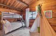 อื่นๆ 6 Port Hadlock Luxury Cabin Retreat Awaits You! 5 Bedroom Cabin by Redawning