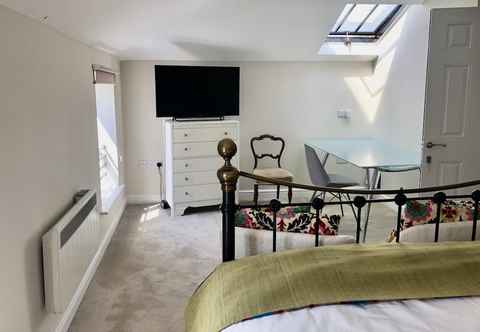 Lainnya The Mews - 1BR Studio in Jericho Near City Centre