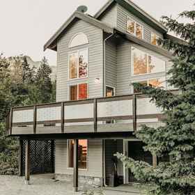 Primary image 1 80mbr - Hot Tub - Wifi - BBQ - Wood Stove - Sleeps 7!, Villa Whatcom County