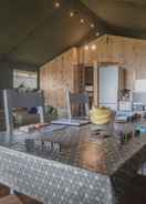 In-room dining Whiteford Glamping Tent - Llangennith