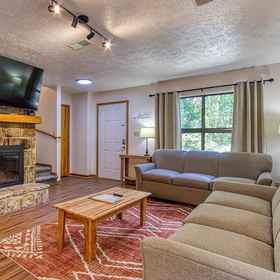 Primary image 1 Pinecrest Townhomes-1K2Q- Renovated, Pigeon Forge Hotels