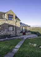 Primary image Stormy Castle - 6 Bedroom Sleeps 14 - Llangenith