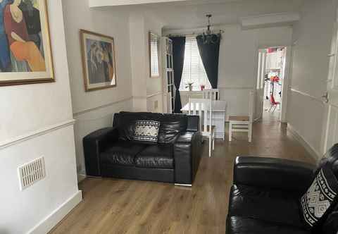 Lainnya Impeccable 2-bed House in Leytonstone East London