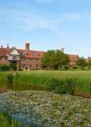 ภาพหลัก Luxury Tudor Hall Gardens Located on Breath-taking Norfolk Estate