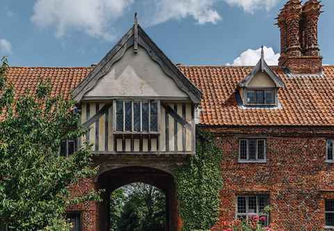 Lain-lain Lavish Tudor Estate Gardens - Sleeps 25