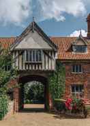 ภาพหลัก Lavish Tudor Estate Gardens - Sleeps 25