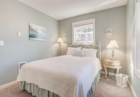 その他 Victoria's and Bent Beach Cottage's Combo