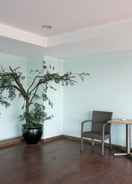 Lobby sitting area Cozy Living Studio Apartment At Belmont Residence Near Puri