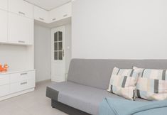 Others 4 Warsaw Batuty Apartment by Renters