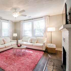 Primary image 1 Historic Cottage for 6 Porch swing Pets, Savannah Festival Outlet Center Hotels