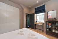 Lain-lain Contemporary Flat With Private Patio in Primrose Hill by UnderTheDoormat