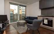 Others 4 Modern 1 Bedroom Apartment With Balcony in Surrey Quays