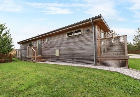 Others 12 Meadow Retreat