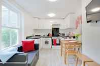 Others Beside the Seaside Apartment - Sleeps 2 to 4 Guests - Fast Wifi
