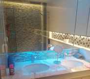 Lainnya 5 Luxury Amazing Jacuzzi Suite