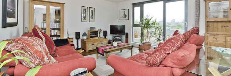 Lainnya Superb Apartment With Terrace Near the River in Putney by Underthedoormat