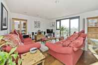 Others Superb Apartment With Terrace Near the River in Putney by Underthedoormat