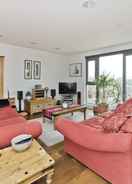 ภาพหลัก Superb Apartment With Terrace Near the River in Putney by Underthedoormat