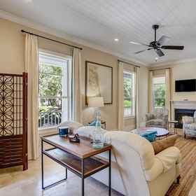 Primary image 1 1016 San Fernando Street 3 Bedroom Home by RedAwning, Khách sạn Nassau County