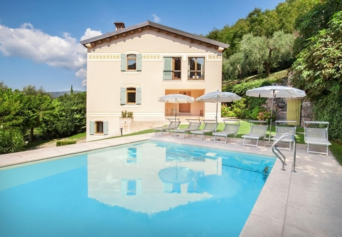 Others C Cantoni - 10 Sleeps Villa With Pool Stunning Views in Garda