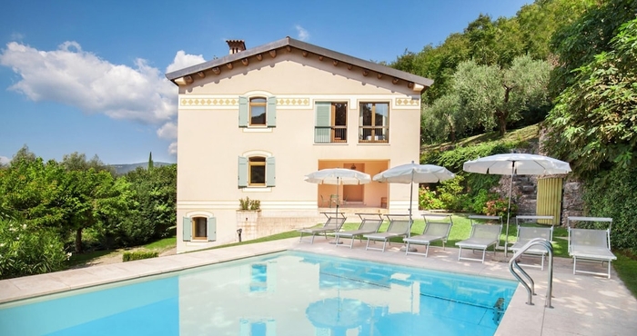 Others C Cantoni - 10 Sleeps Villa With Pool Stunning Views in Garda