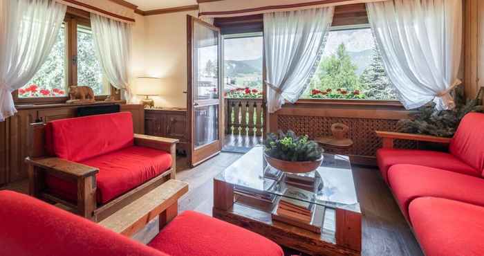 Others Cozy 3 Bedroom Flat in Cortina - With car Park