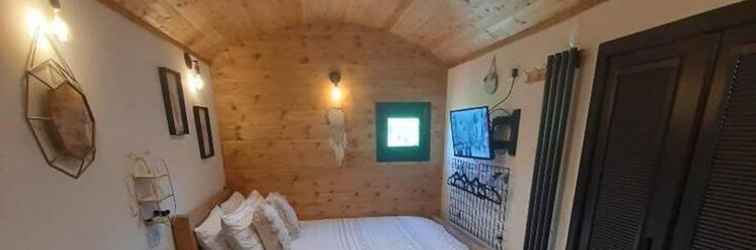 Others Luxury Shepherds Hut With Spa Hot Tub on Anglesey