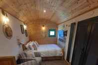 Others Luxury Shepherds Hut With Spa Hot Tub on Anglesey