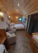 ห้องพัก Luxury Shepherds Hut With Spa Hot Tub on Anglesey