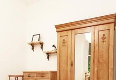 Others 3 Oakshaw Apartment - Elegant Rustic Apartment in City Centre