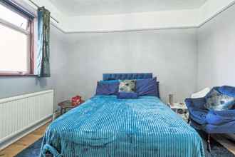 Lainnya 4 Stunning Riverside 1-bed Apartment in North London