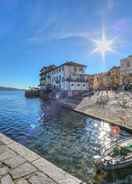 Imej utama Incanto Sul Lago Pied Dans L' Eau