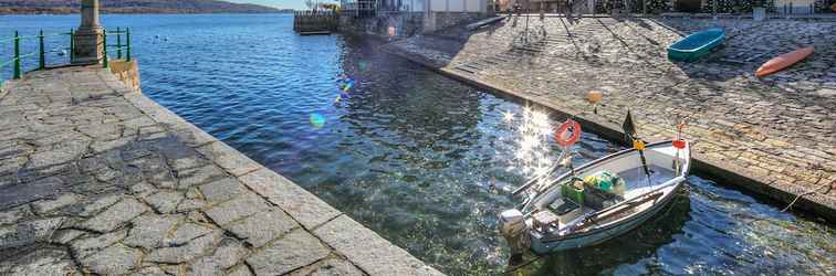 Others Incanto Sul Lago Pied Dans L' Eau