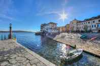 Others Incanto Sul Lago Pied Dans L' Eau